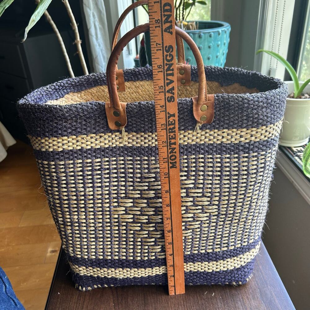 Mar Y Sol navy and cream jute Rafia straw bag leather handles pom-poms beach - Picture 11 of 13